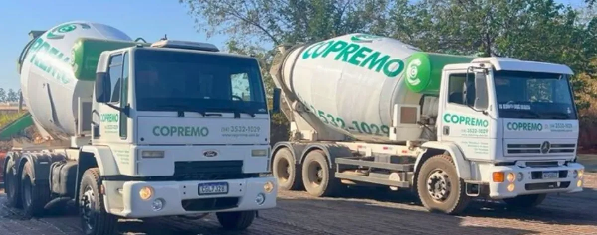Caminhões betoneira da Copremo prontos para sair